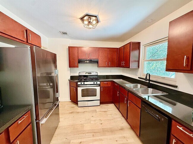 Foto del edificio - 7608 Tisdale Dr