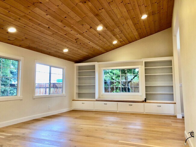 Foto del edificio - Beautifully Updated 3 Bed 2 Bath Campbell ...
