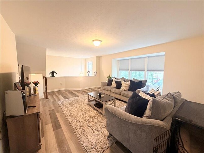 Building Photo - 122 Broadstone Dr