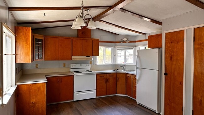 Building Photo - 2 Bedroom 1 Bath Mobile Home
