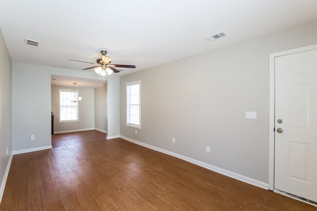Building Photo - 1676 Aircraft Dr SE