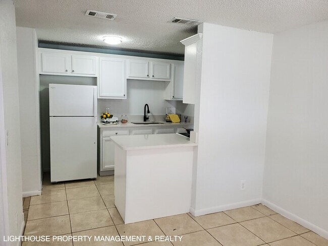 Foto del edificio - Charming 4 Bed/2 Bath Home!