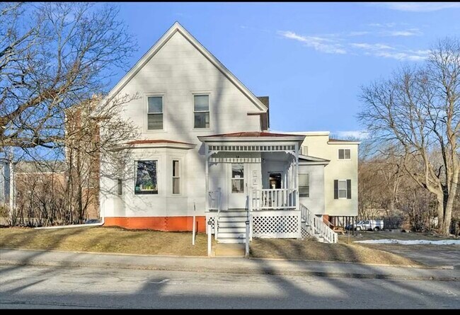 Foto del edificio - 34 Waterford St