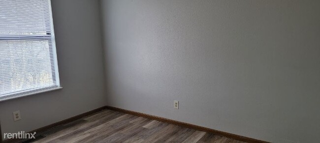 Building Photo - 2 br, 1.5 bath Townhome - 3555 Elk Ridge Dr.