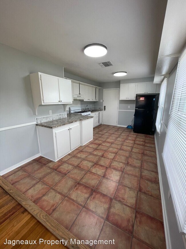 Foto del edificio - 3 br, 1 bath House - 32 Poinsettia Rd