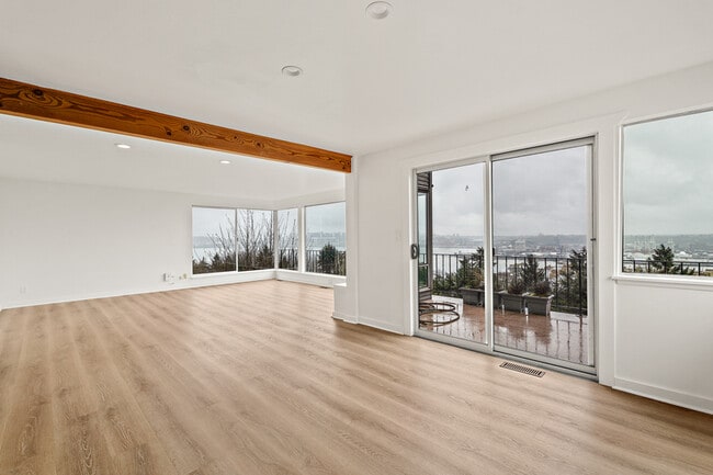 Foto del edificio - 2410 37th Ave SW