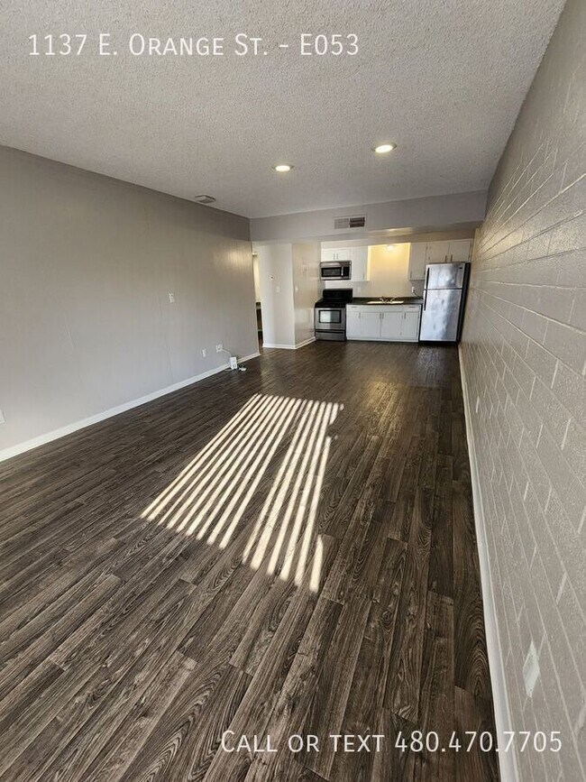 Foto del edificio - Spacious 1 bedroom units available in Temp...