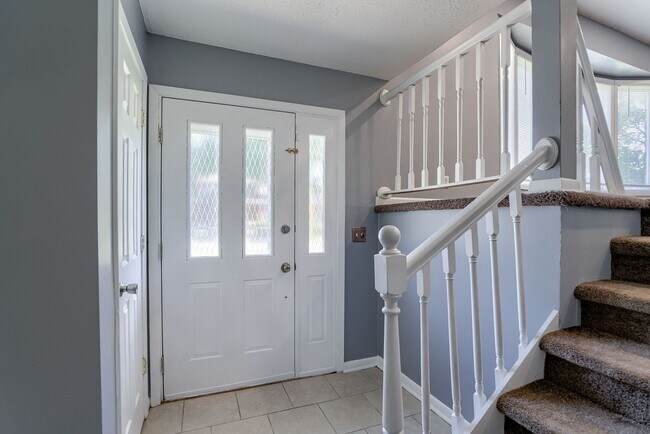 Foto del edificio - Spacious 5 Bedroom In Harvey Oaks With 2 A...