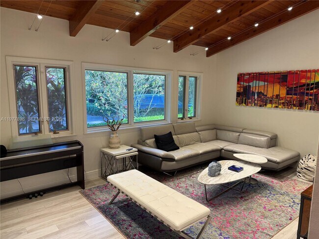 Foto del edificio - 6399 SW 100th St