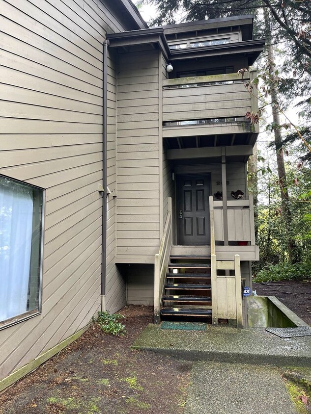 Primary Photo - Spacious 2bd Condo in Lake Forest Park
