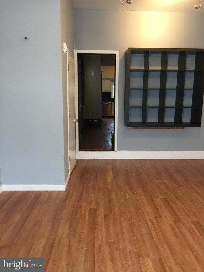Building Photo - 311 E Girard Ave