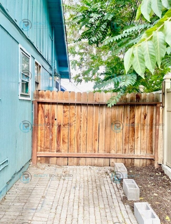 Building Photo - Cute Cottage in Downtown Reno with a private front and back yard! Near UNR, Shopping, Busses & fr...