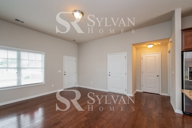Building Photo - Spacious 3BR 2BA Home Awaits You!