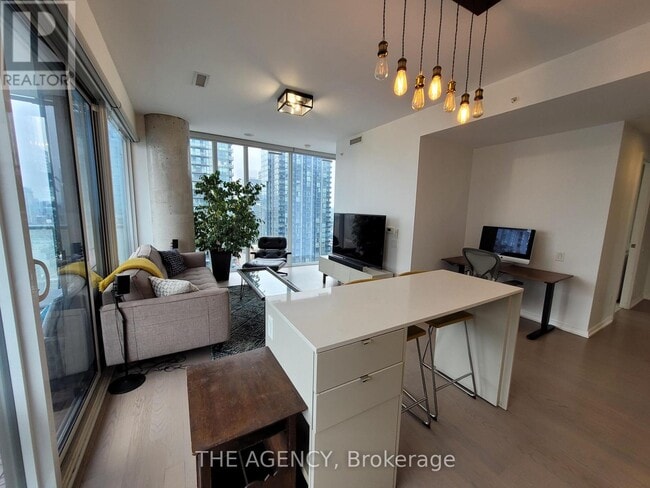 Building Photo - 101 Peter St