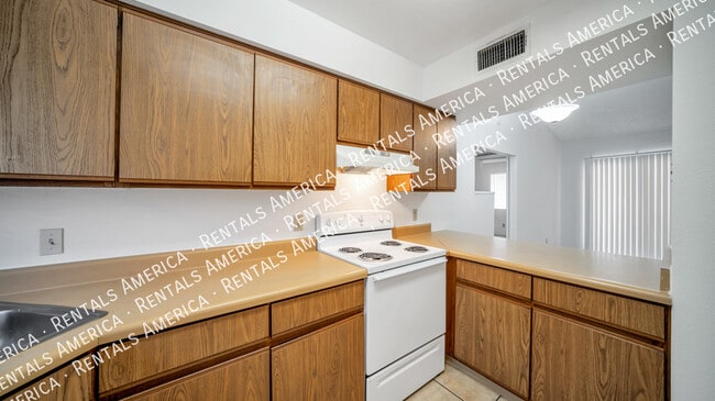 Foto del edificio - 1366 N Riverview Blvd