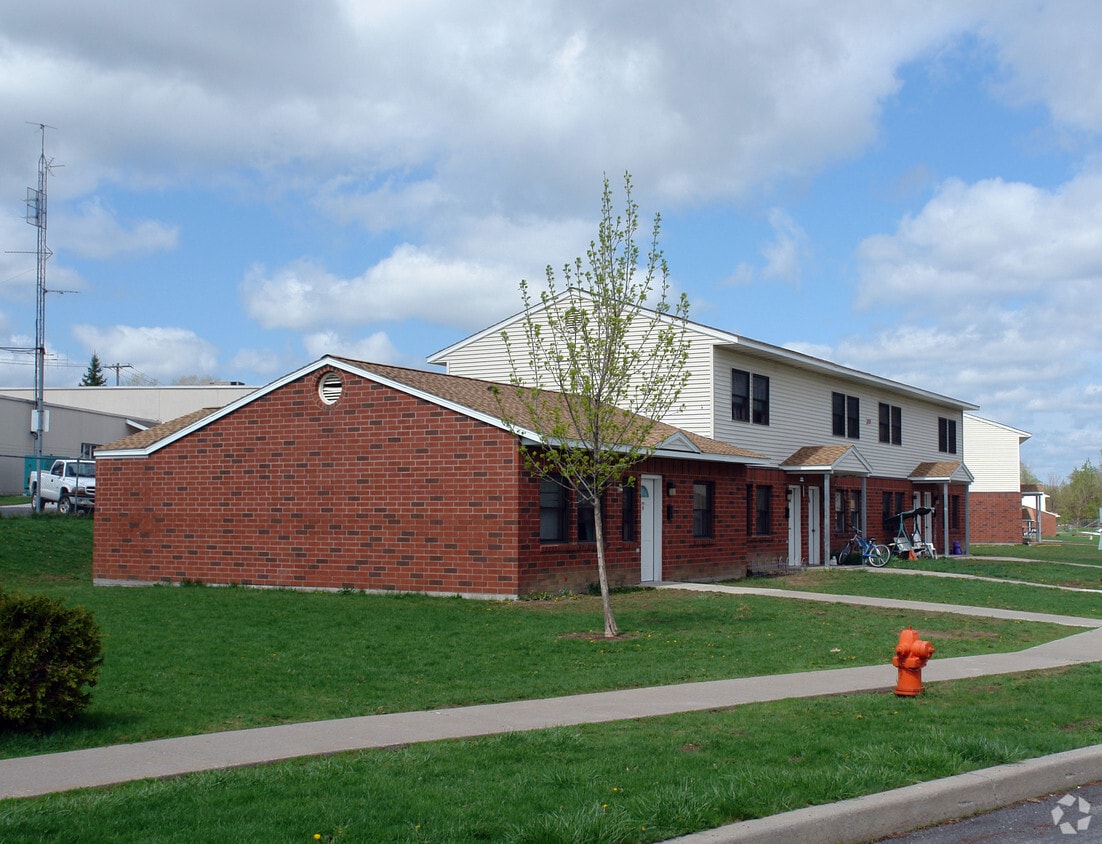 Primary Photo - Meadowbrook