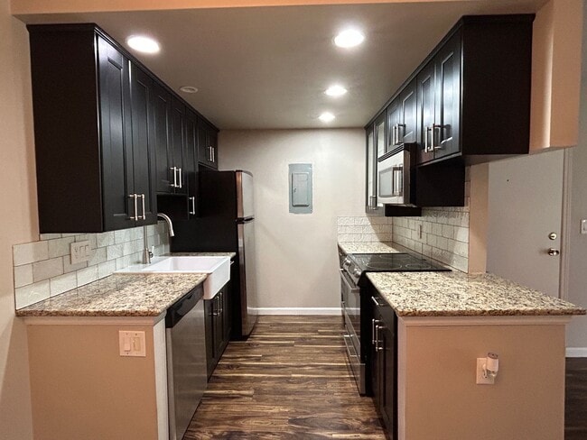 Foto del edificio - **Leasing Special** Newly renovated 1 Bed/1 Bath Condo near Lowry/Cherry Creek