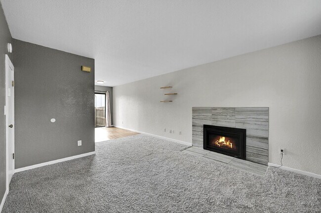 Foto del edificio - $1,495, 2-bed, 1.5 bath Unit in CO Springs with Assigned Parking Spot.