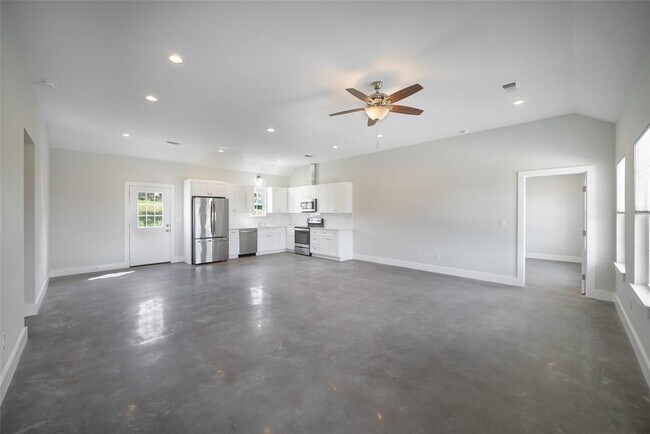 Building Photo - 500 Harmon Hills Cove