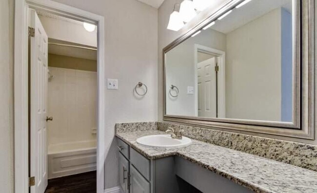 Building Photo - 1 bedroom in Arlington TX 76006