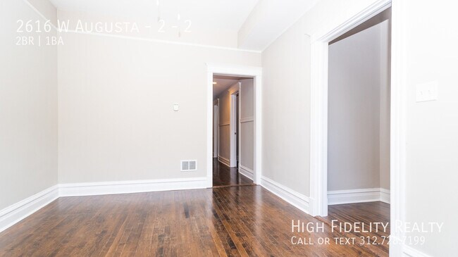 Foto del edificio - 2616 W Augusta Blvd