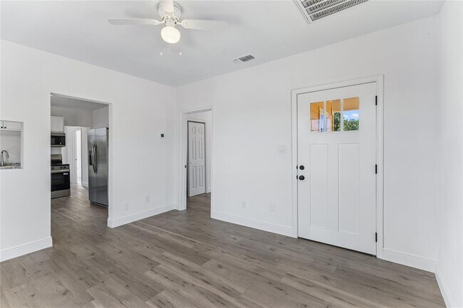 Foto del edificio - 255 Foothill Rd