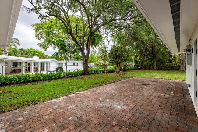 Building Photo - 12725 SW 80th Ave