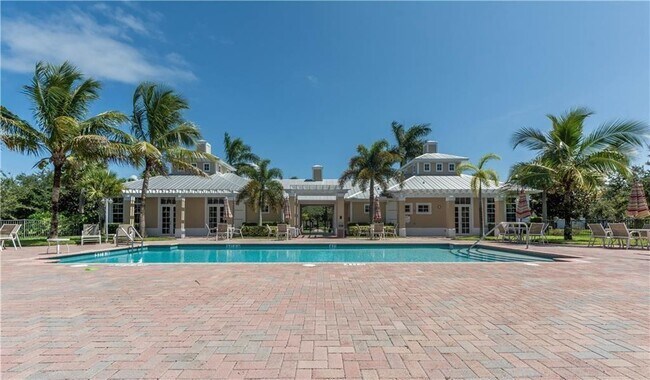 Pool - 1815 Bridgepointe Cir