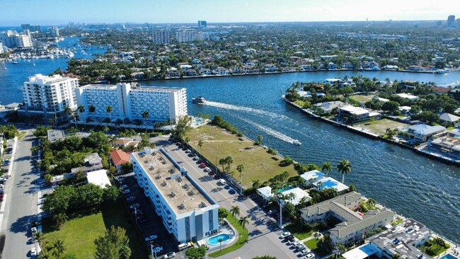 Foto del edificio - 550 Bayshore Dr