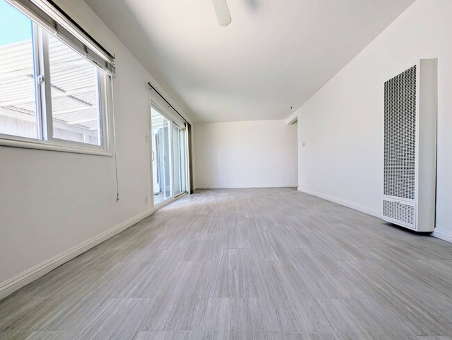 Living Room - 4138 Redondo Beach Blvd