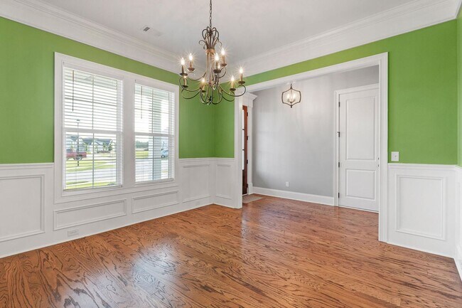 Building Photo - 3067 Rosewood Dr