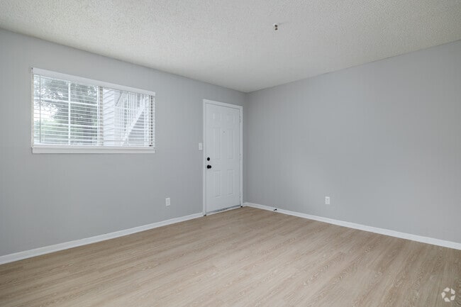 2BR, 2BA - 980SF - Living Room - Avondale Place