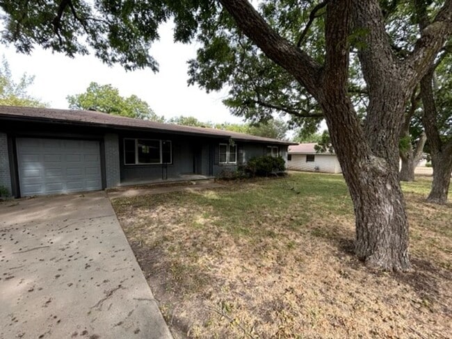 Building Photo - Beautiful home located in Robinson Texas