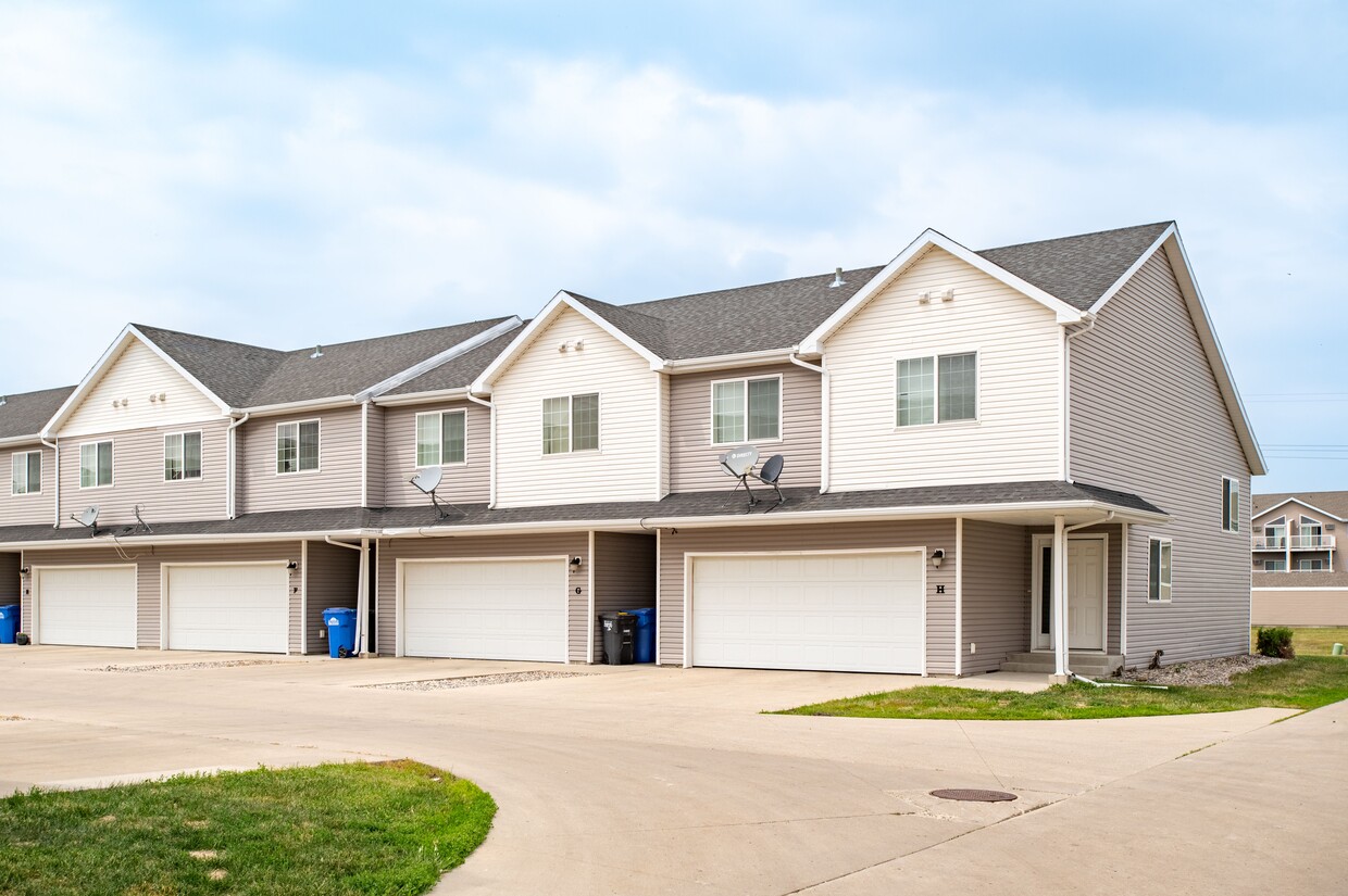 Primary Photo - The Pines Townhomes