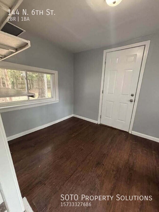 Foto del edificio - 144 N 6th St