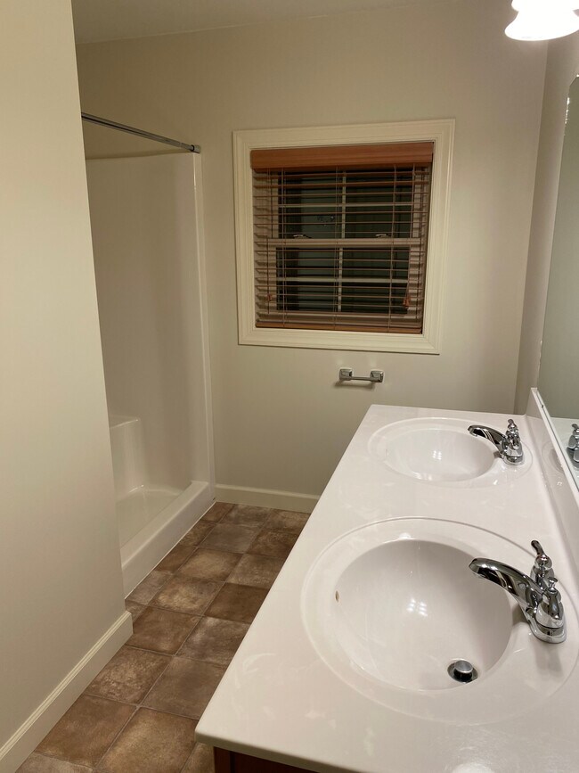 Building Photo - 4307 Green Park Dr