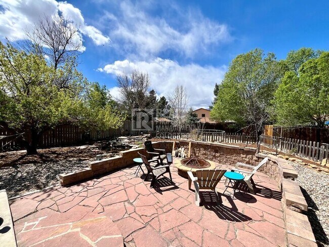 Foto del edificio - 6630 Brook Park Dr