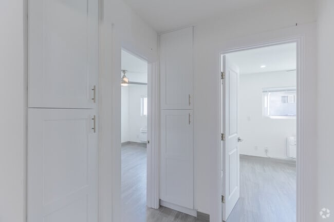 2BR, 1BA - 750SF - Hallway - Palm Terrace