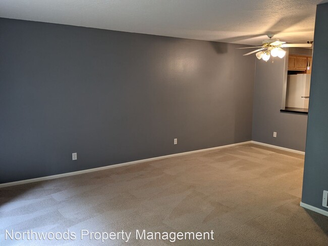 Building Photo - 2 br, 1.5 bath House - 1615 Oak Patch Road