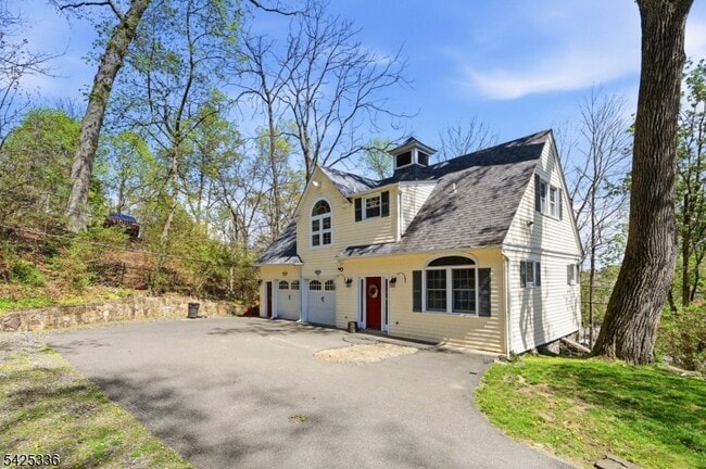 Foto del edificio - 1 Conklin Ave