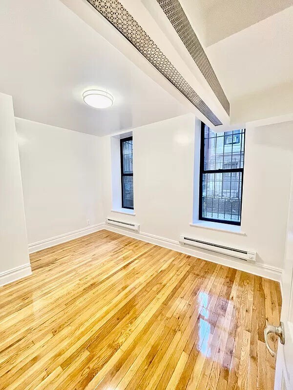 Building Photo - 160 Waverly Place