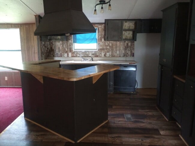 Building Photo - "Charming 2-Bed, 2-Bath Retreat in Laurens - Your Perfect Cozy Getaway!"