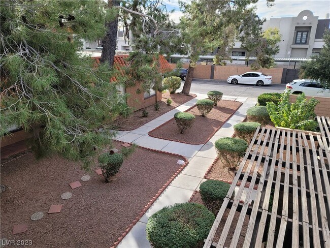 Foto del edificio - 241 Misty Isle Ln
