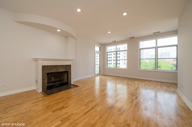Foto del edificio - 330 N Clinton St