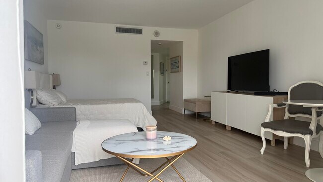 Building Photo - 2600 N Flagler Dr