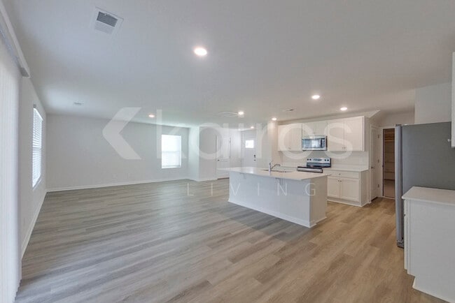 Building Photo - 105 Overstreet Way