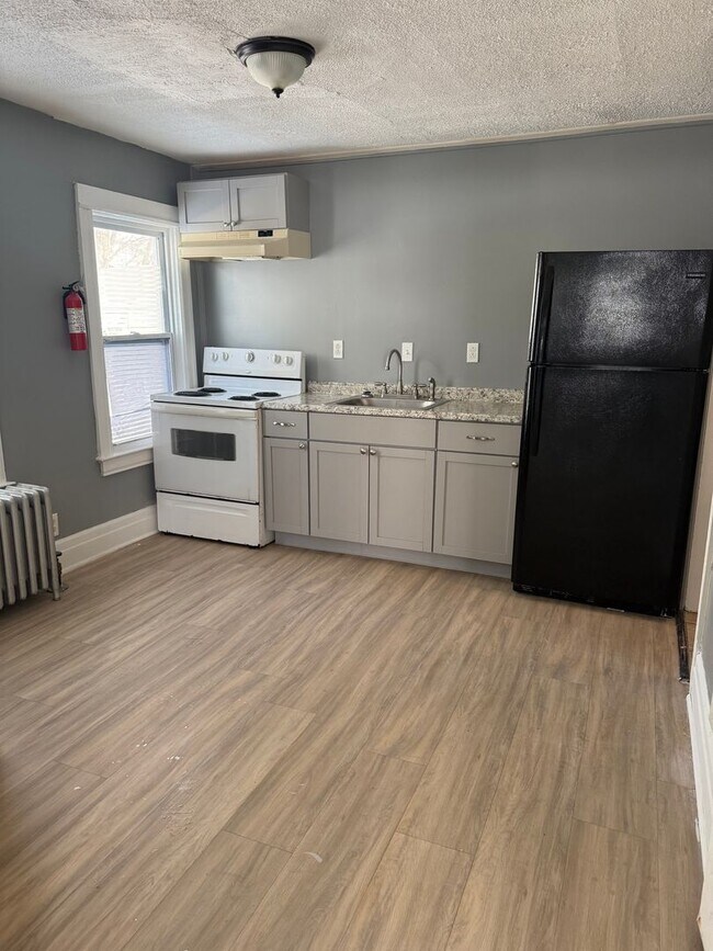 Building Photo - 209 Spencer St