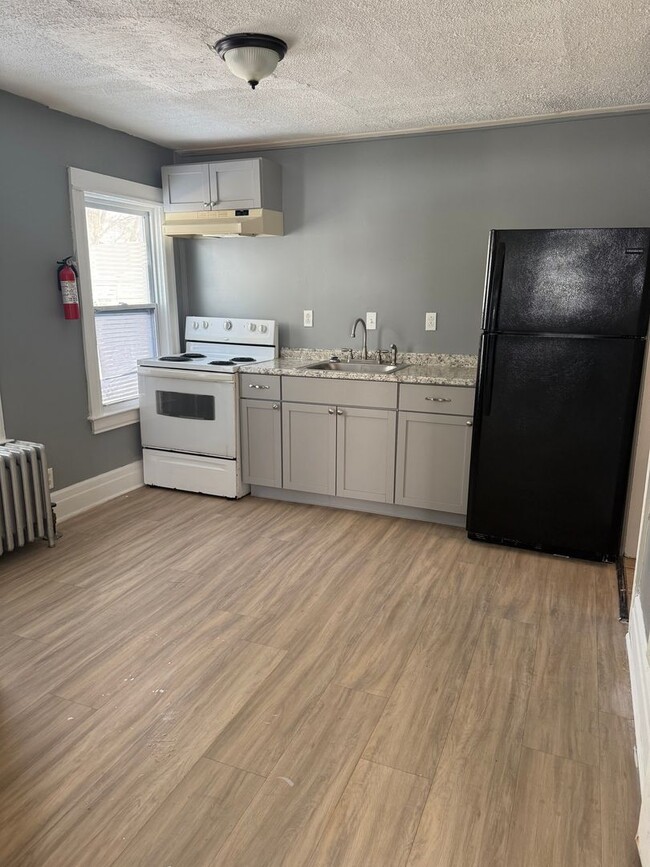 Building Photo - 209 Spencer St