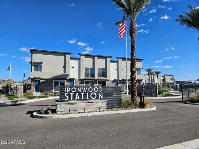Foto del edificio - 651 N Ironwood Dr