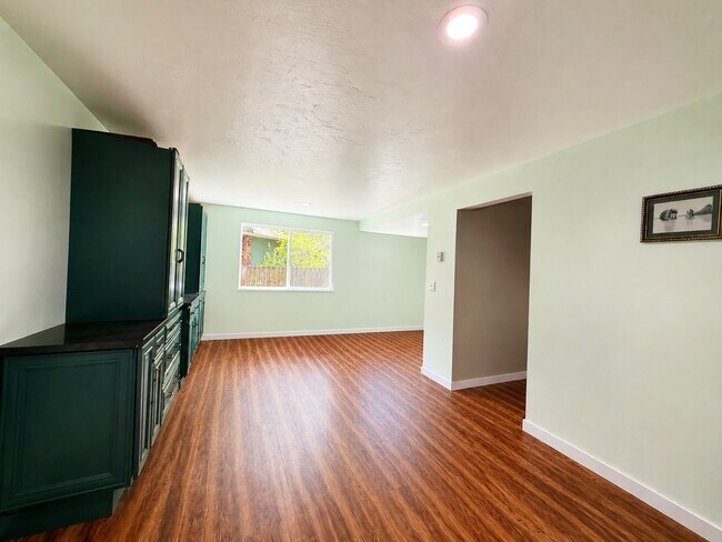 Foto del edificio - 716 Parkway Ct NE